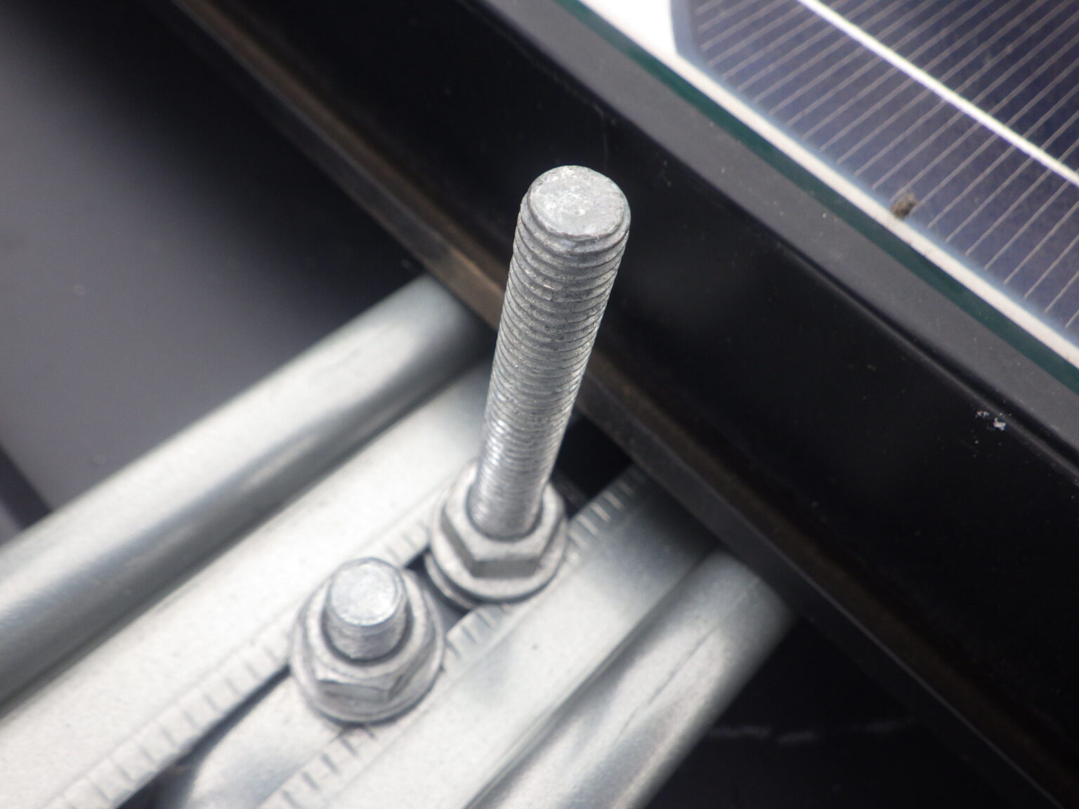 固定ボルトを固定しました