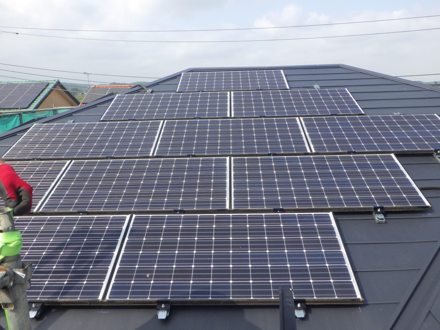 南面のパネル取付が終了しました
