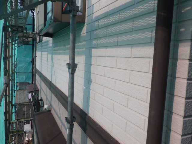 高圧洗浄後の中段外壁の状態です