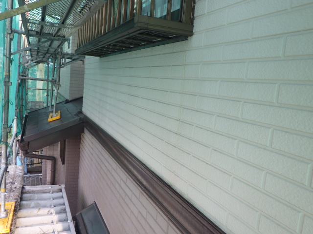 高圧洗浄後の中段外壁の状態です