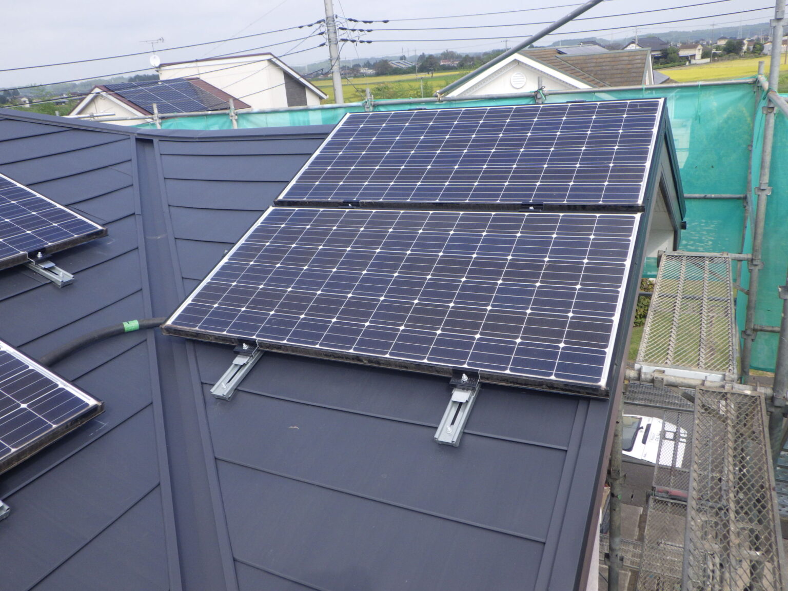 南面のパネル取付が終了しました