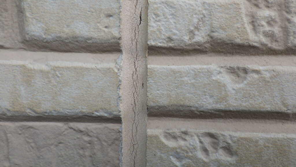 施工前の外壁目地の状態です