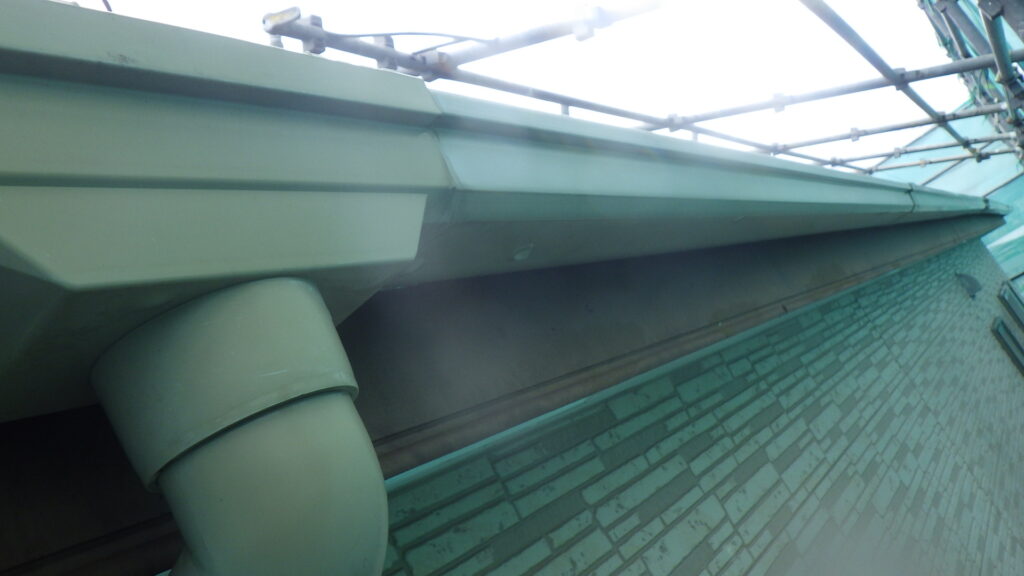 高圧洗浄後の雨樋の状態です