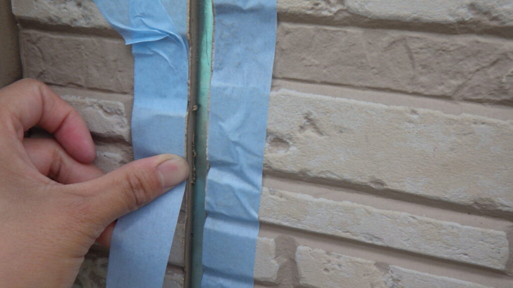 外壁目地のシーリング養生中です