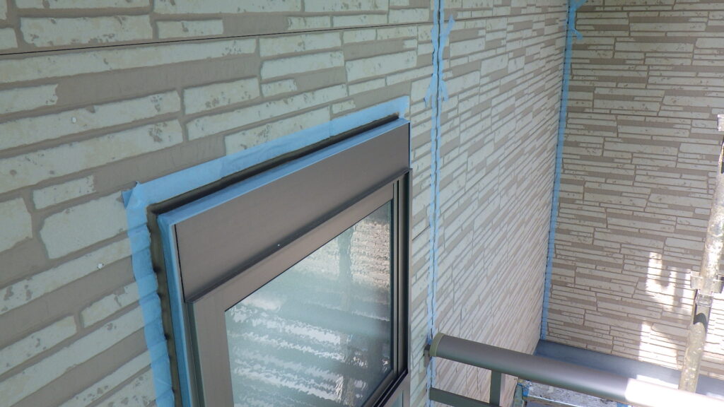 外壁シーリング用の養生終了です