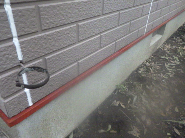 土台水切りの錆止め塗装終了です