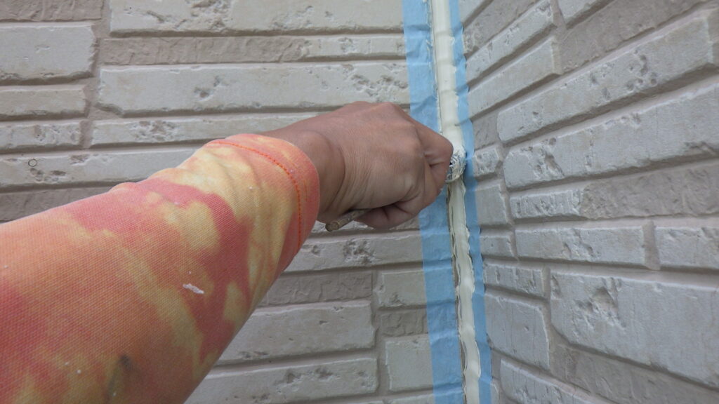 シーリング施工中です