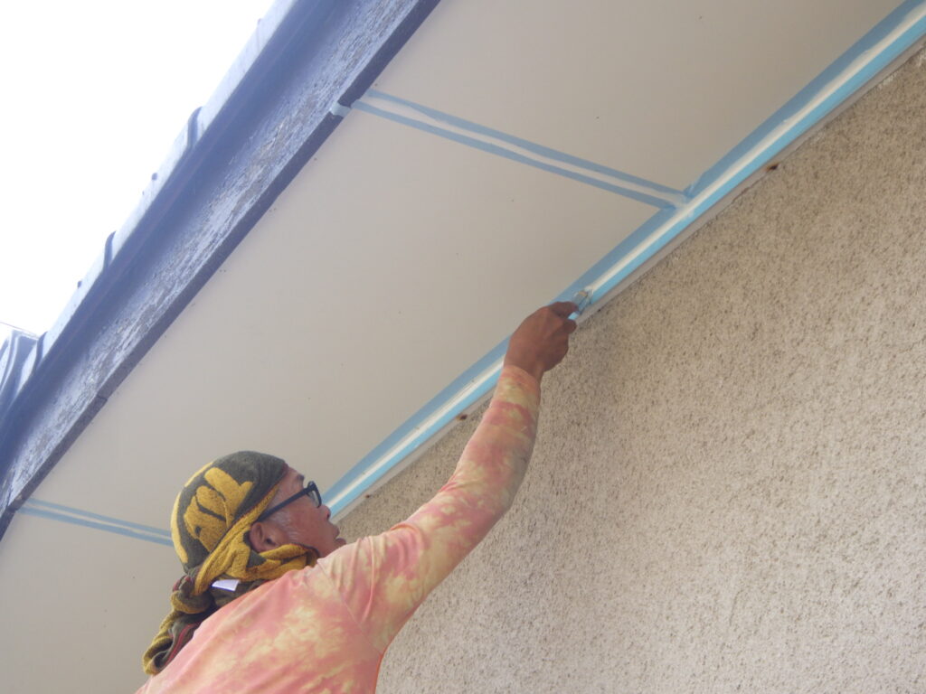 シーリング均し中です