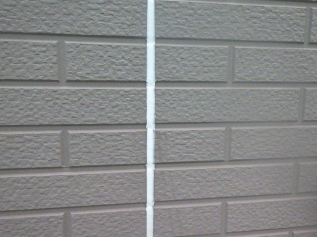 外壁目地のシーリング終了です