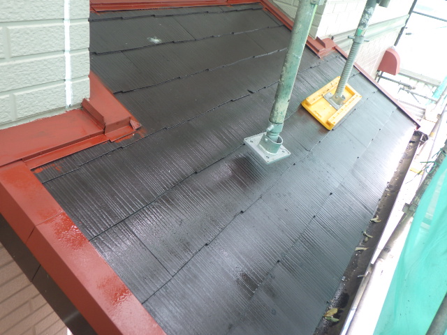 屋根下塗り塗装終了です