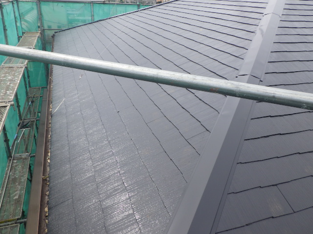 屋根中塗り塗装終了です