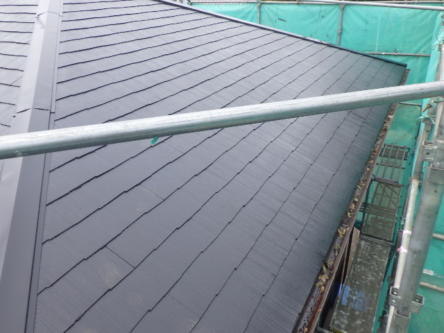 屋根中塗り塗装終了です