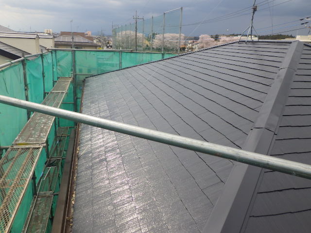 屋根中塗り塗装終了です