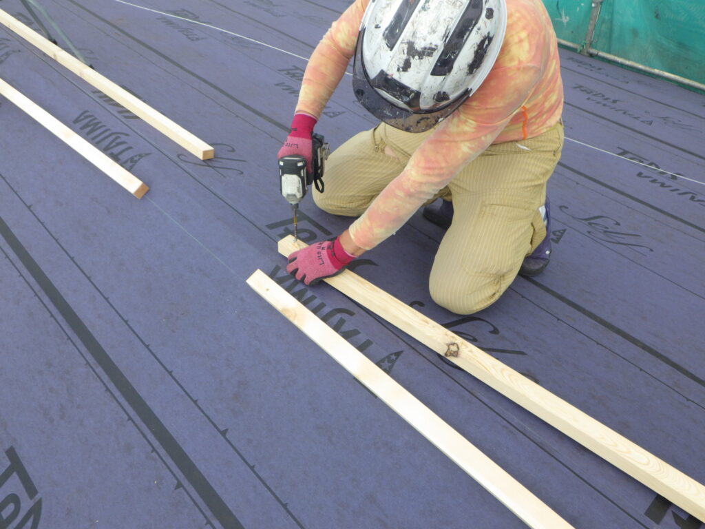 板金下地の取り付け中です