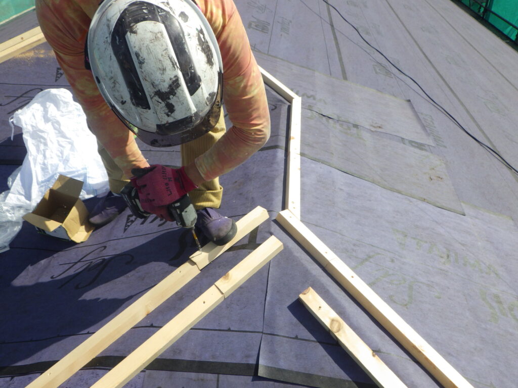 板金下地の取り付け中です