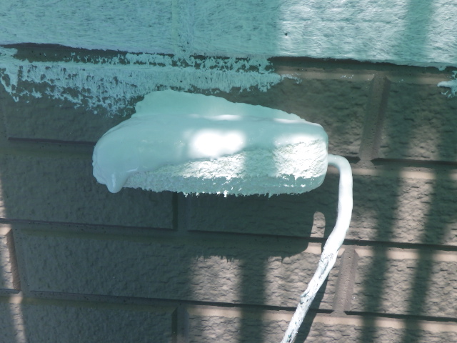 外壁下塗り塗装中です