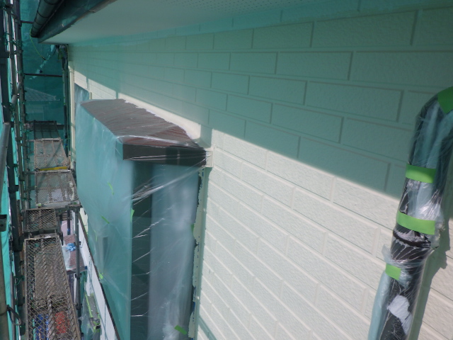 外壁中塗り塗装終了です