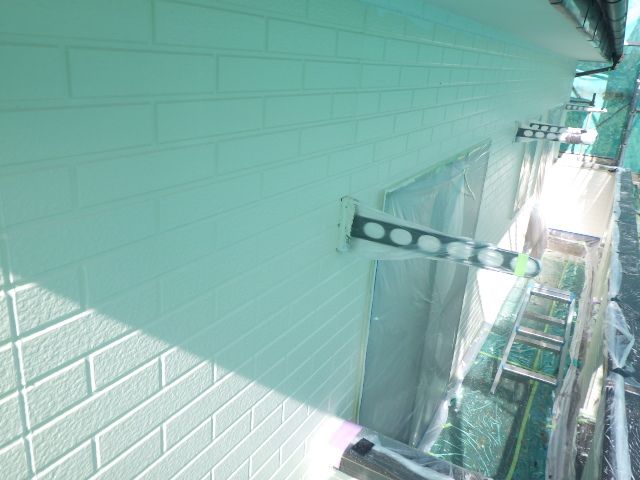 外壁中塗り塗装終了です