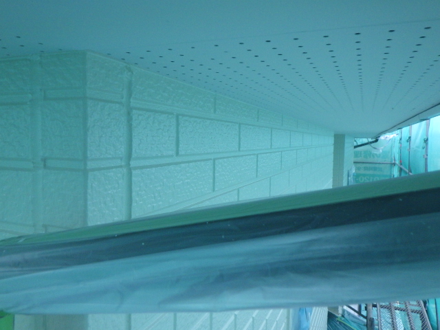 軒天取り合い塗装終了です