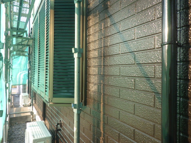 竪樋上塗り終了です