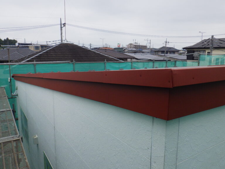 屋根ケラバ板金錆止め塗装終了
