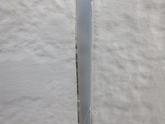 外壁目地の撤去終了です