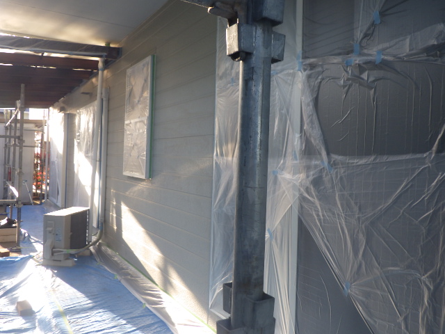 窓周りの養生をしました