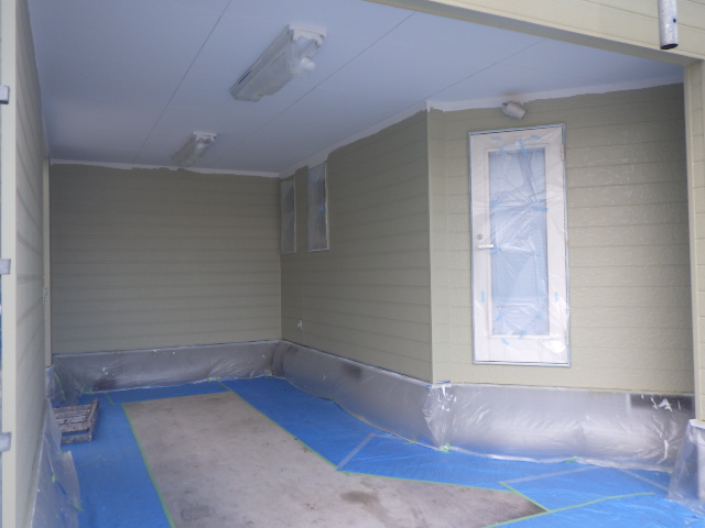 外壁中塗り終了です