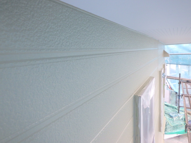 軒天取り合い塗装終了です