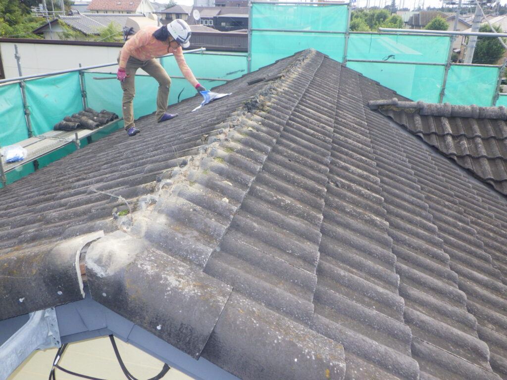 棟瓦と台面の撤去終了です