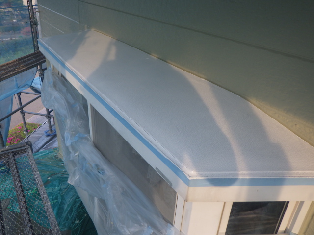 外壁付帯部塗装中です