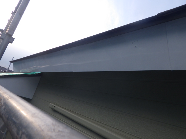 外壁付帯部塗装中です