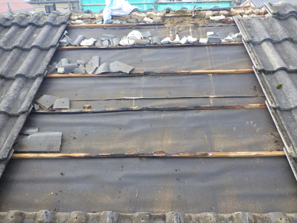 雨漏り箇所の補修中です