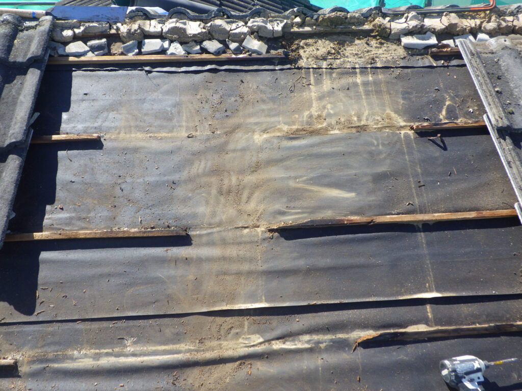 雨漏り箇所の補修中です