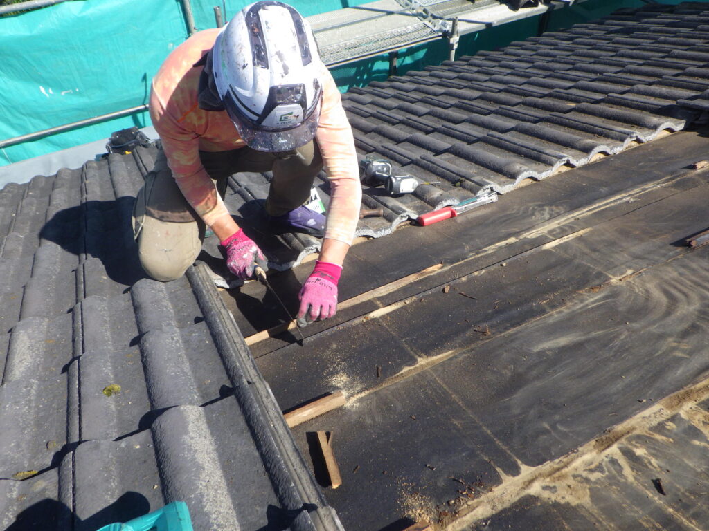 雨漏り箇所の補修中です