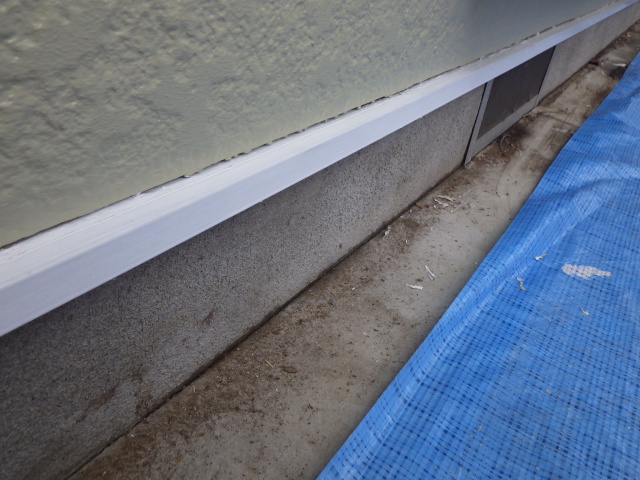 土台水切りの中塗り終了です