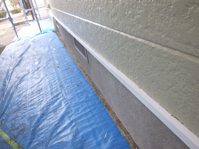 土台水切りの中塗り終了です