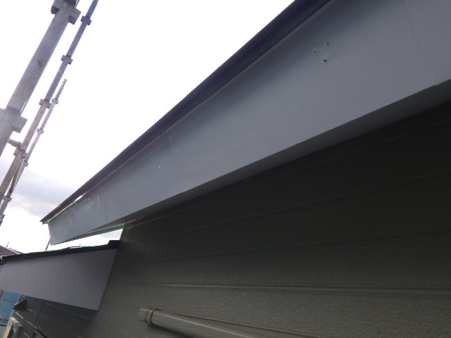 破風板金の上塗り終了です