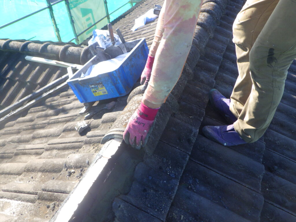 丸瓦を葺き直しました