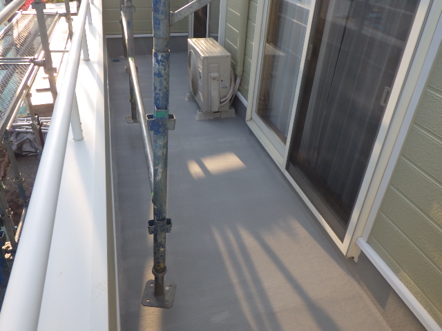ベランダ防水塗装２回目終了です