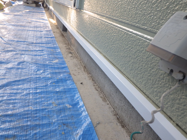 土台水切りの上塗り終了です