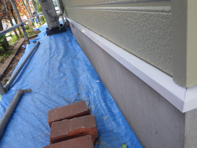 土台水切りの上塗り終了です
