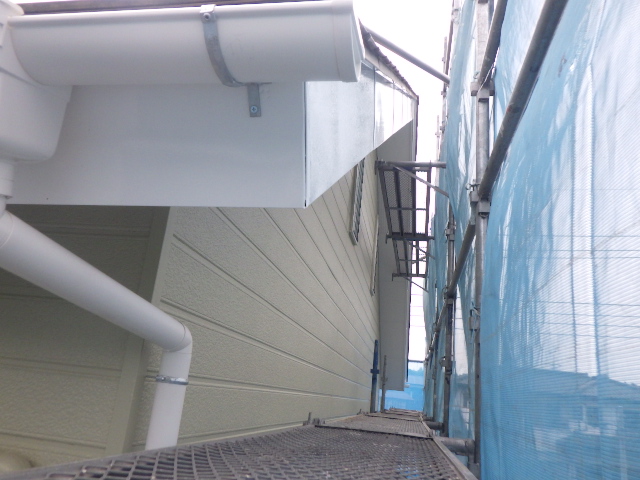 施工後の破風板金です