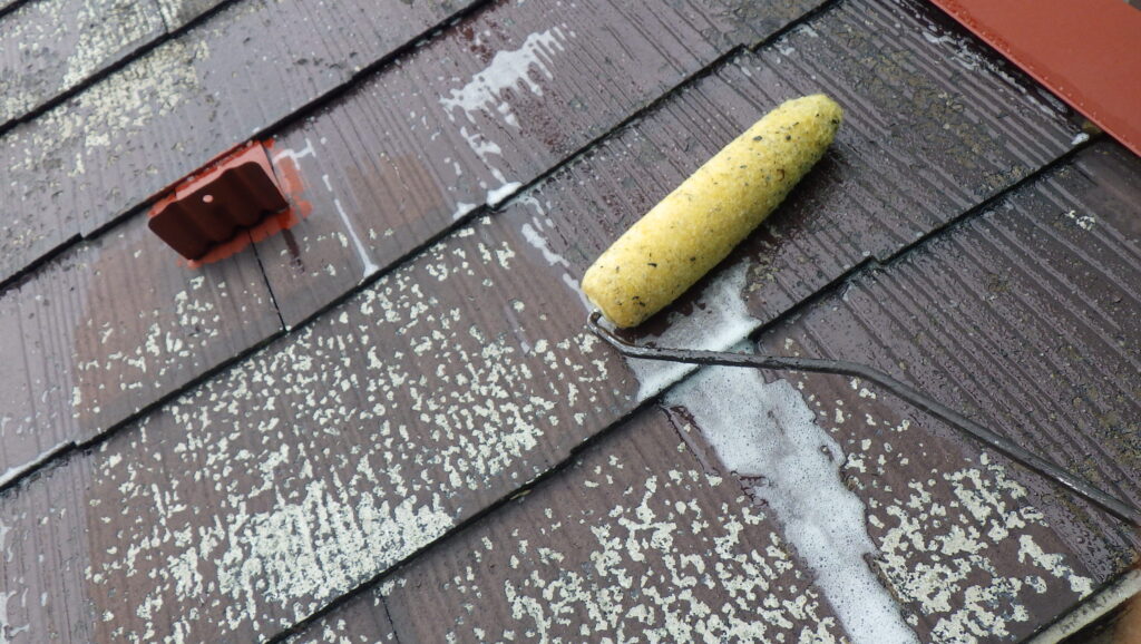 ヤネ強化プライマーの塗装中です