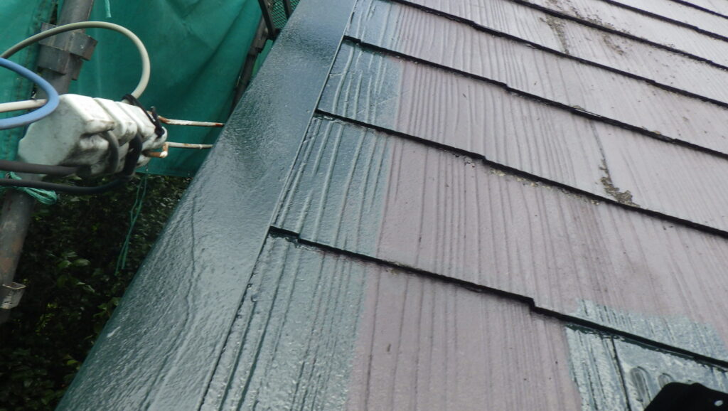 屋根金属部の中塗り塗装終了です