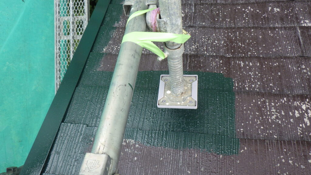 足場足下の中塗り終了です