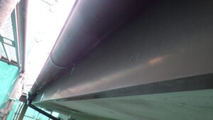 施行前の雨樋、破風の状態です