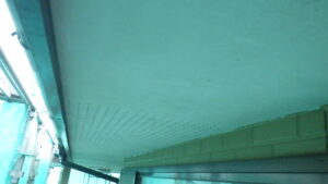 高圧洗浄後の軒天の状態です