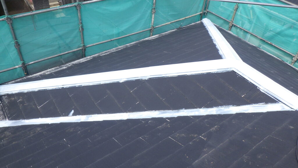 屋根板金部の下塗りが終了しました