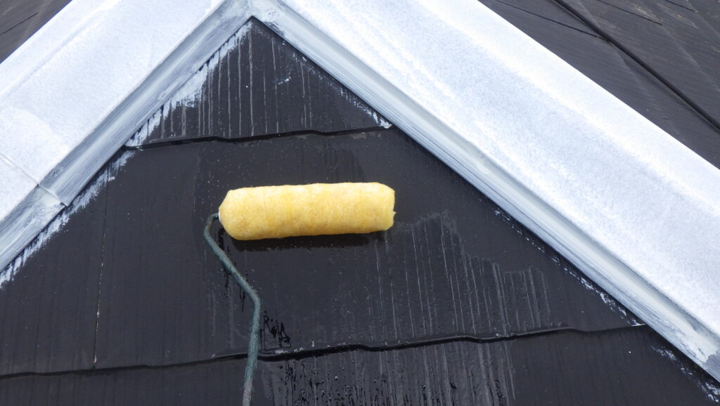 スレートの下塗り中です